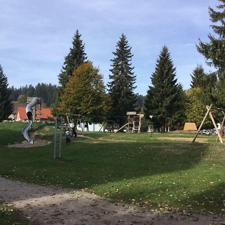Gemuetliche 1Z Fewo In Schoenwald Mit Balkon, Schwimmbad, Sauna, Fitness エクステリア 写真